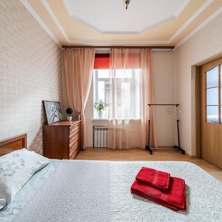 Central Apartments Rynok Lviv Luaran gambar