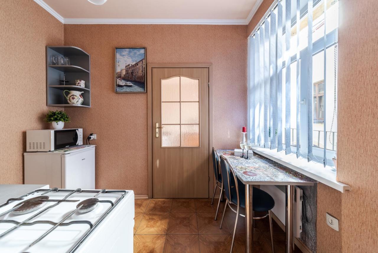 Central Apartments Rynok Lviv Luaran gambar