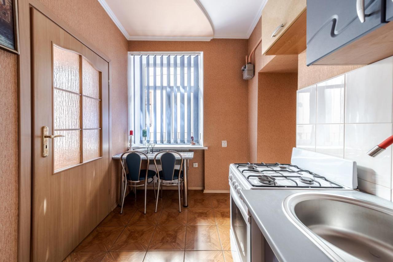 Central Apartments Rynok Lviv Luaran gambar