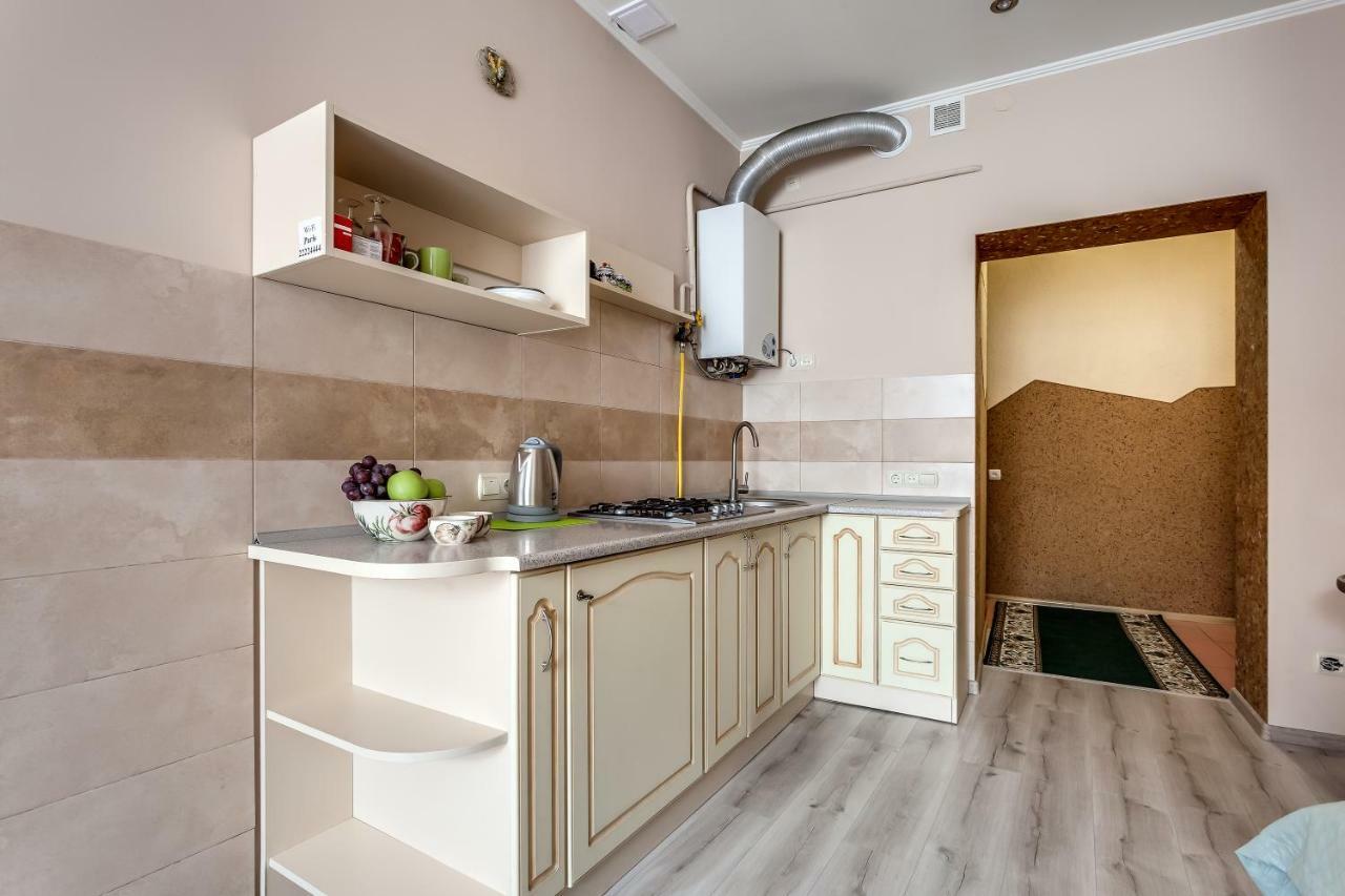 Central Apartments Rynok Lviv Luaran gambar